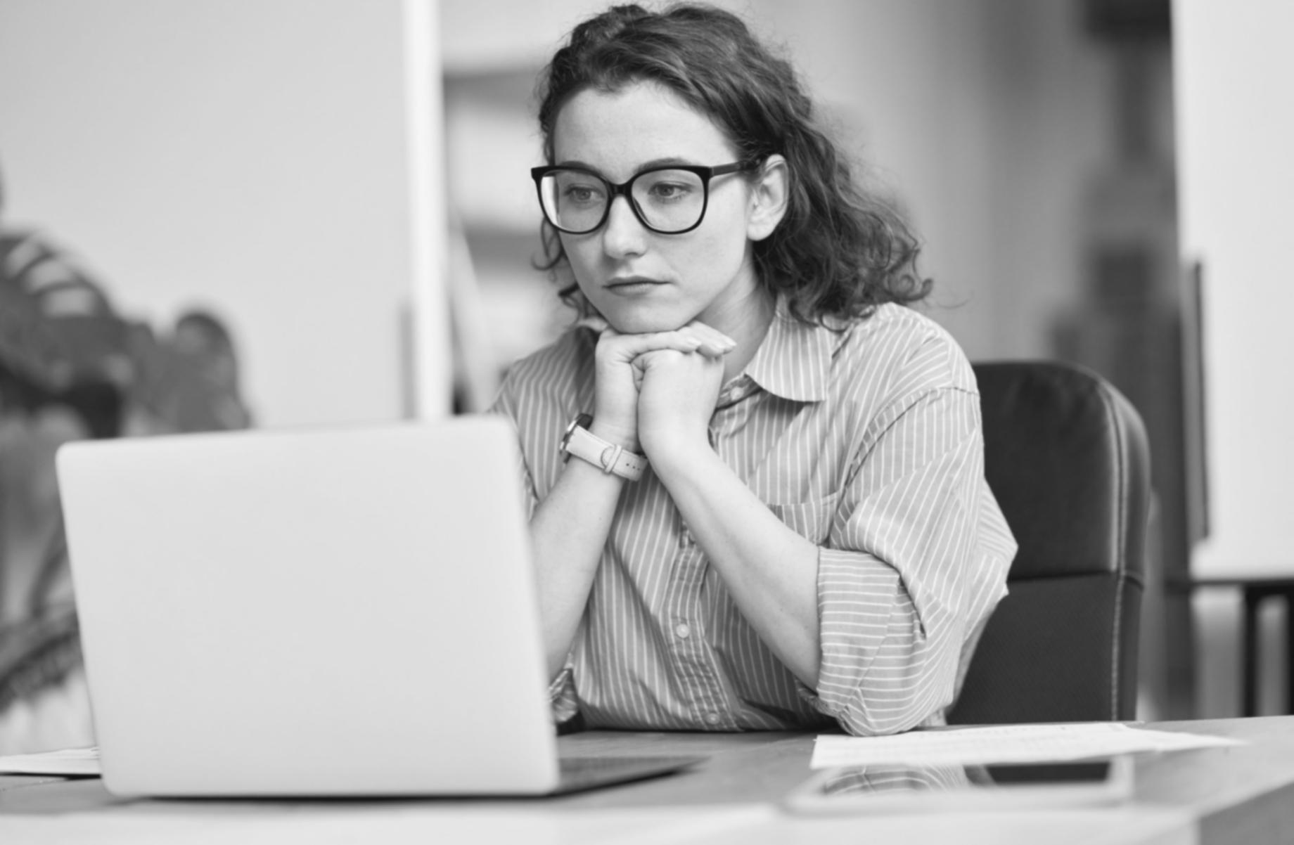 Процесс анализа рабочих приоритетов и перераспределения задач